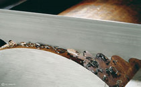 蚌埠带锯床线速度设定过高，为什么会导致带锯条齿尖发热加速锯条的磨损？